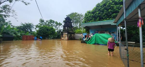 Thanh Hóa: Nước sông Lèn dâng cao hàng trăm hộ dân hai xã huyện Hà Trung ngập lụt cục bộ